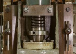 高音質・安定動作のインイヤー・モニターシステム