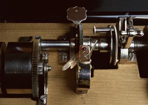 若い女性や高齢者の防犯対策に便利な防犯カメラ