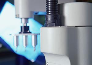 ライトガイドの光で導く電球メーカー